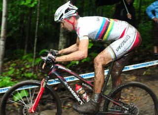 Christophe Sauser (Specialized) getting his white World Champion's kit quite dirty.
