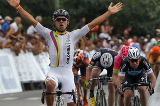 Fernando Gaviria wins Stage 3 of the 2015 Tour de San Luis from Mark Cavendish and Sacha Modolo