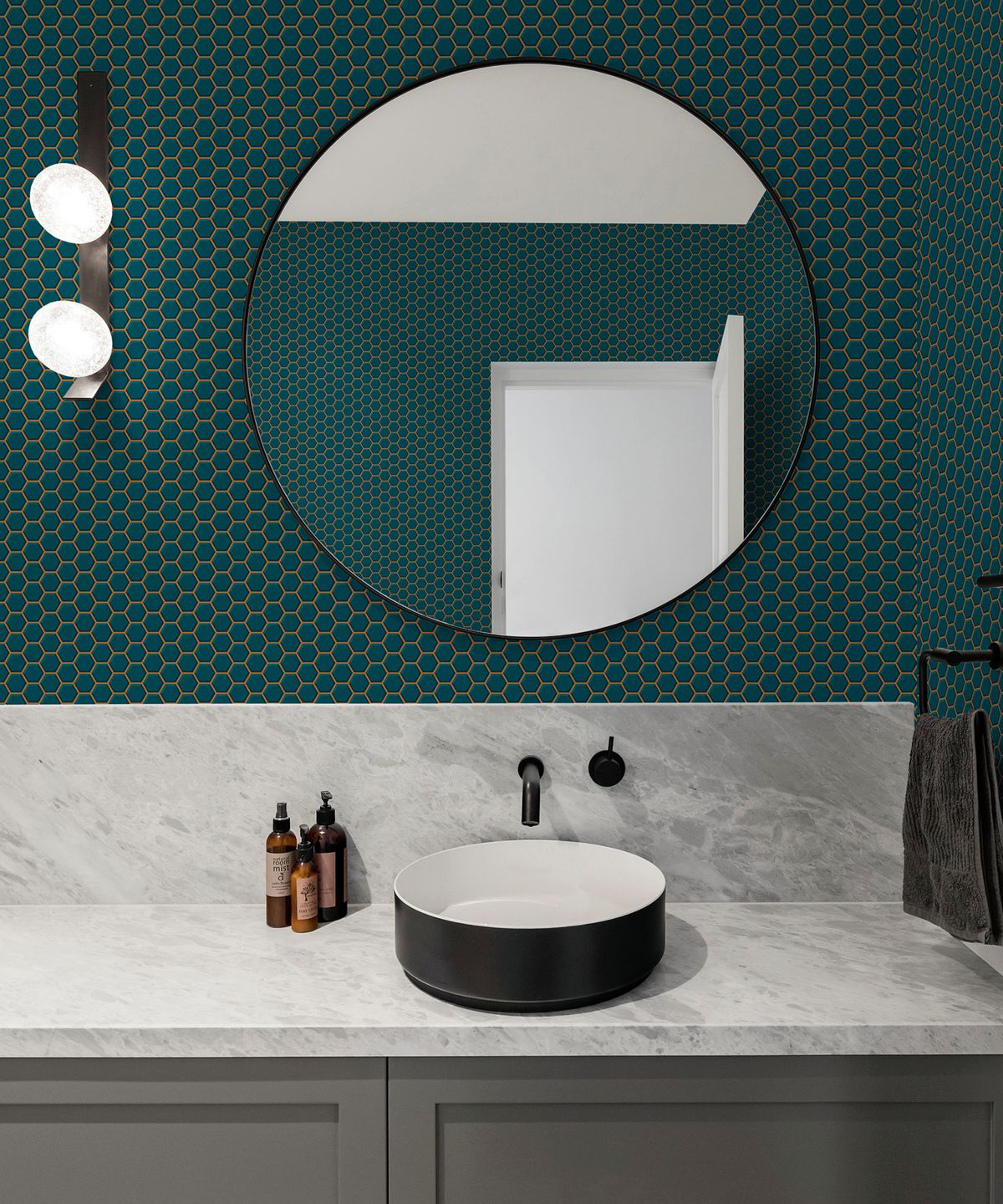 Bathroom wallpaper ideas to add a wow to your washroom | Homebuilding