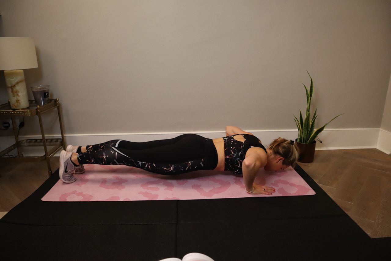 LDN Mum's Fitness founder Sarah Campus demonstrating a push-up