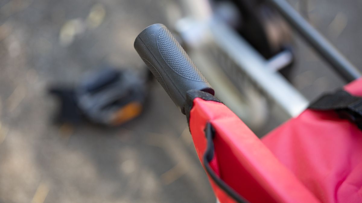 Weehoo Bike trailer detail of hand grip