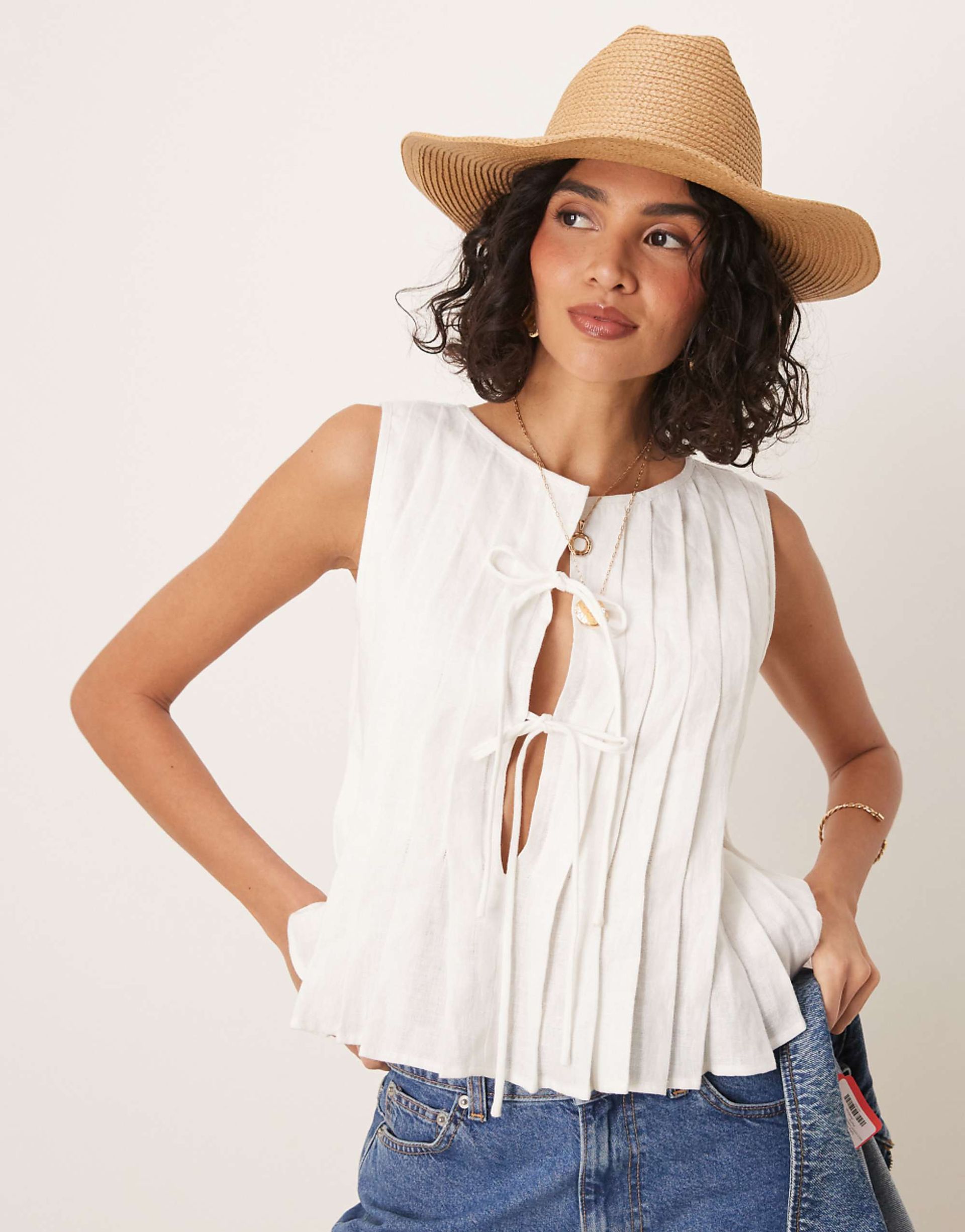 Vrg Grl Valeria Tie Front Linen Top in White