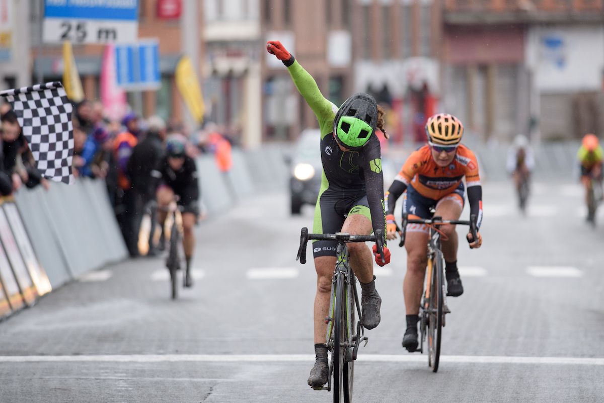Sheyla Gutierrez (Cylance) celebrates her Le Samyn victory