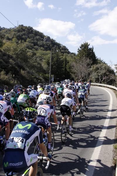 The peloton en route from Castro Marim to Alto do Malh&atilde;o in stage 3.