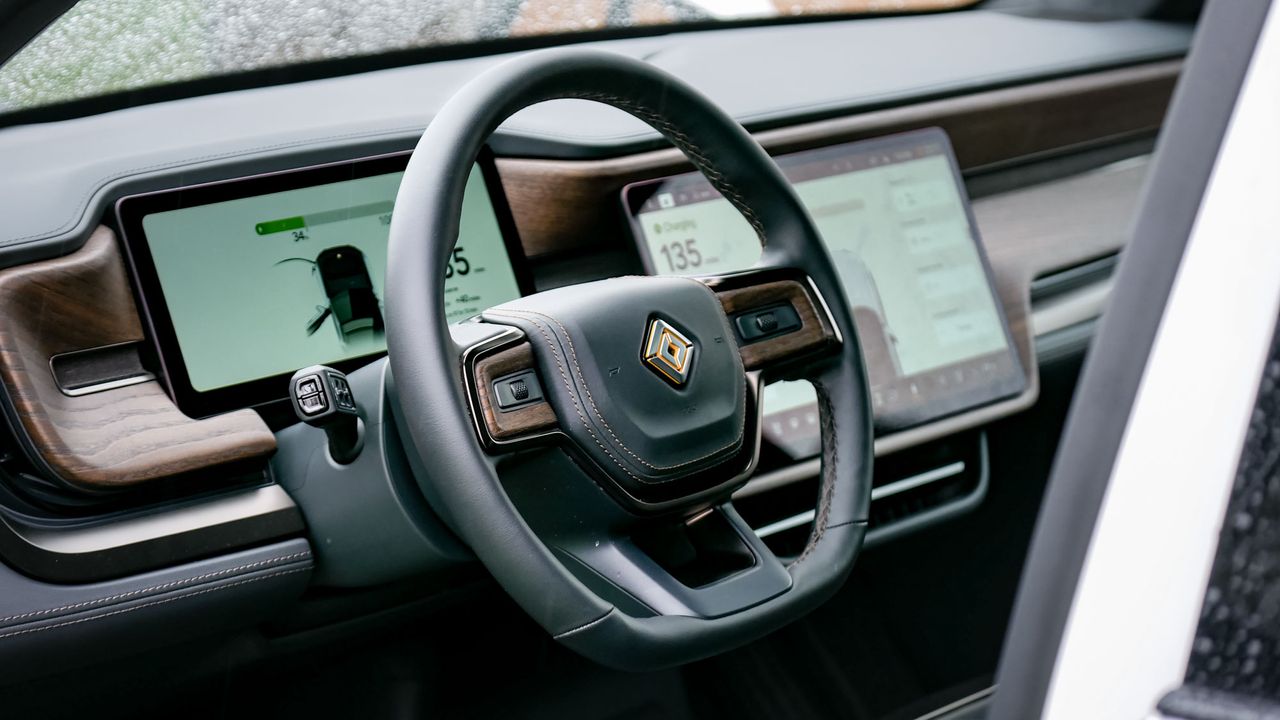 2025 Rivian R1S Tri-Motor test drive review.