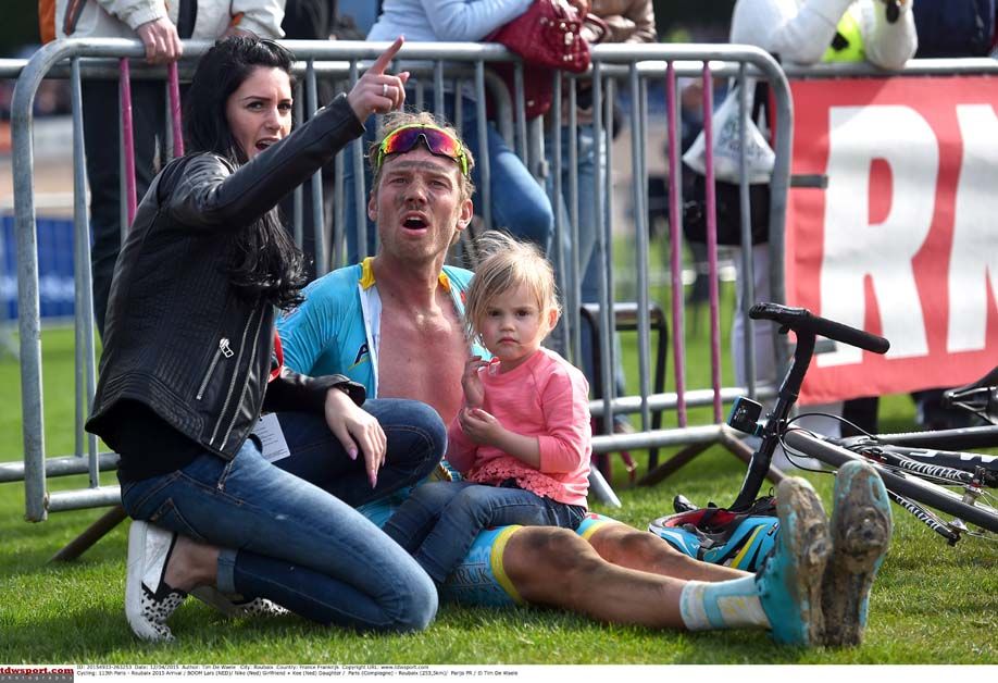 Lars Boom with his family at the end of Paris-Roubaix