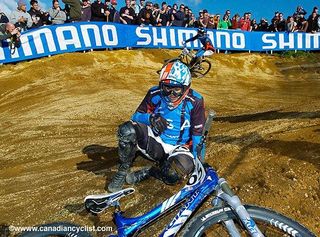 Tara Llanes crashed, but without serious injury at the 2006 Worlds