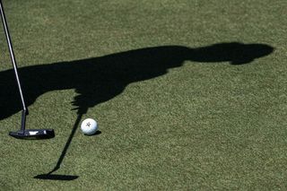 Putter shadow GettyImages-1244421030 (1)