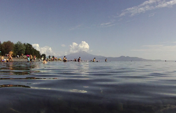 Folks enjoying the water.