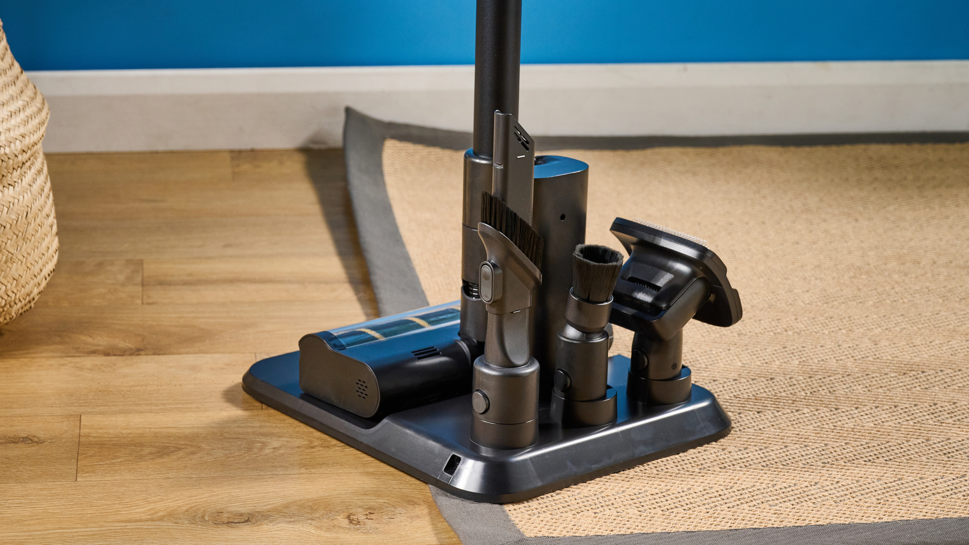 The Dreame Z30 dock with accessories