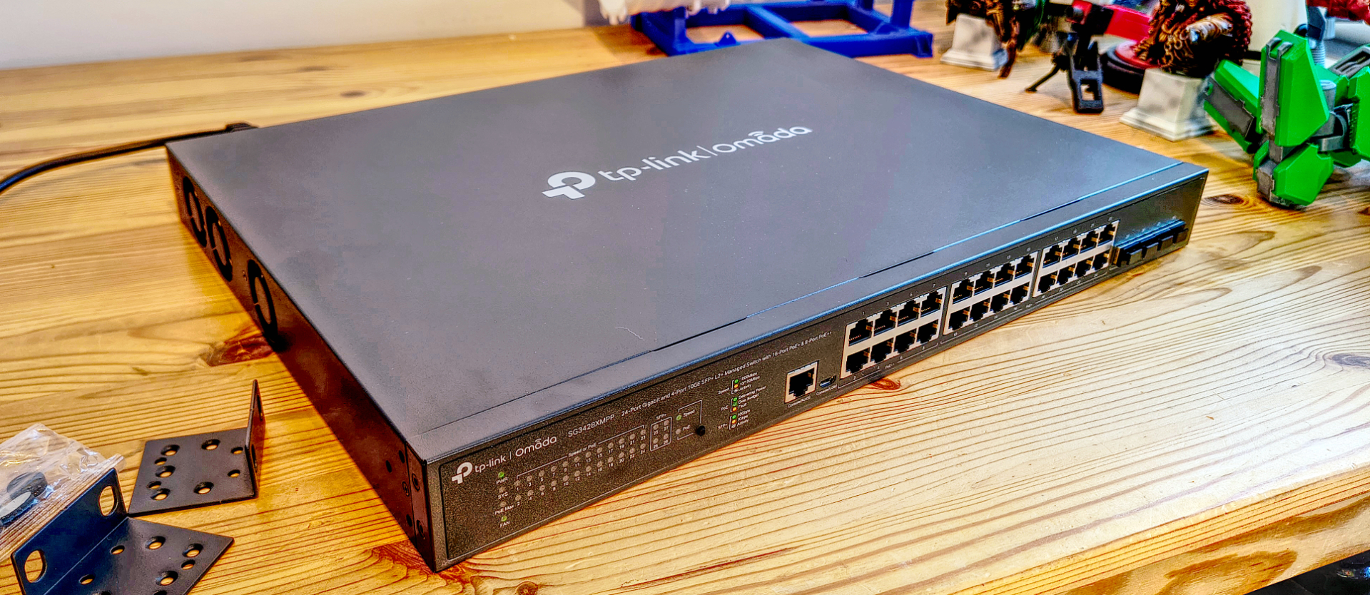I tested the TP-Link Omada SG3428XMPP – and it didn’t take me long to realize this is the Rolls-Royce of PoE managed switches