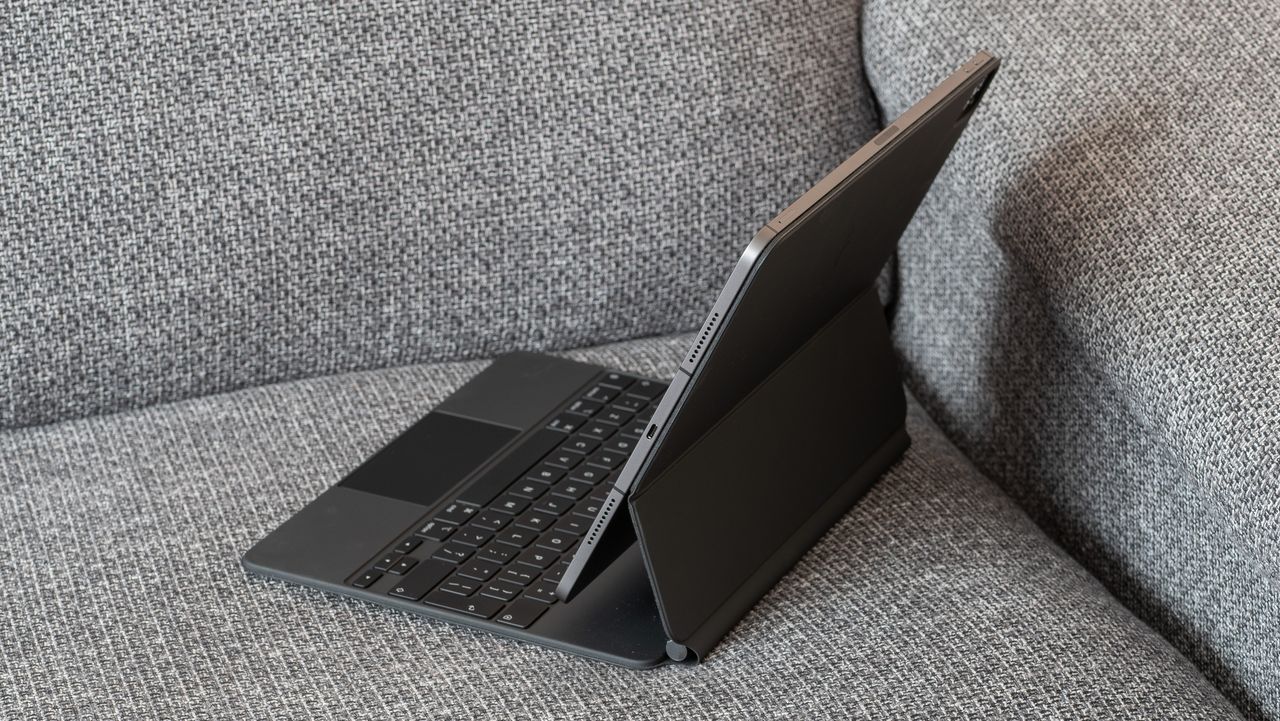 A side profile of the 12.9in Apple iPad Pro