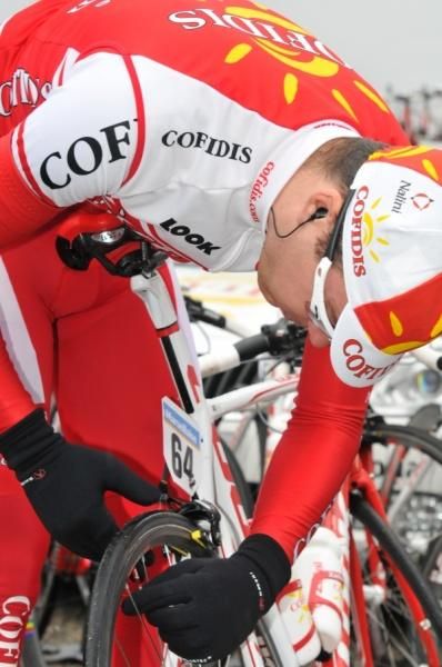 Christophe Kern (Cofidis Le Credit En Ligne) checks out his bike before stage three.
