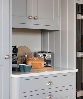 Breakfast bar built into kitchen cabinet