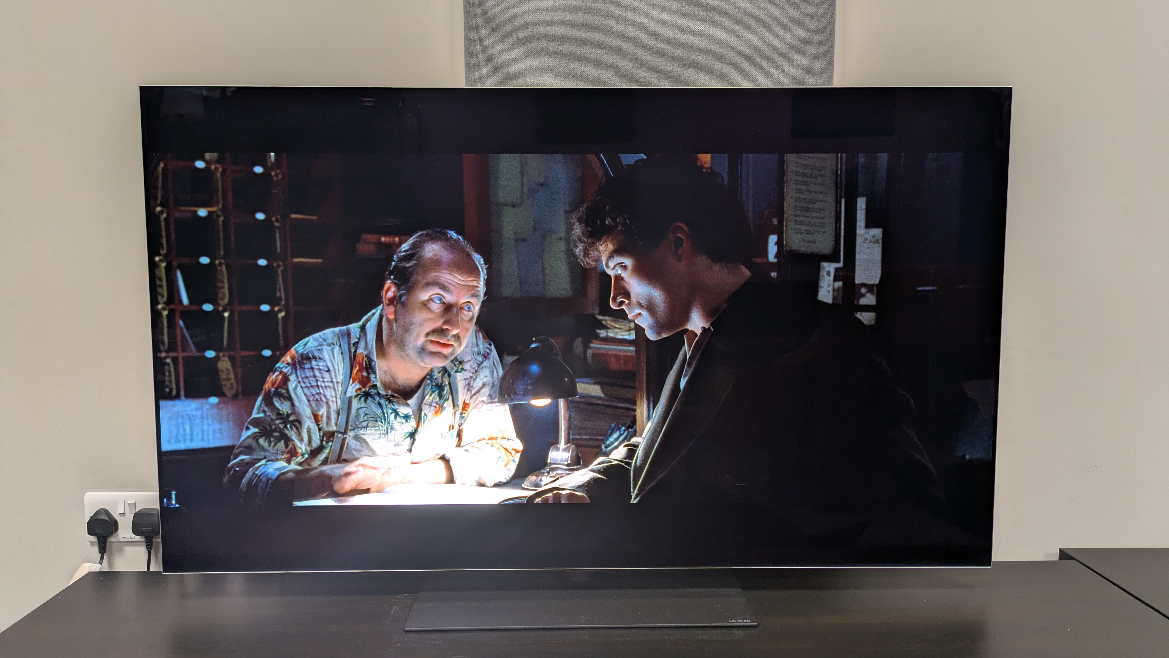 LG G5 showing Dark City in HDR Cinema Home