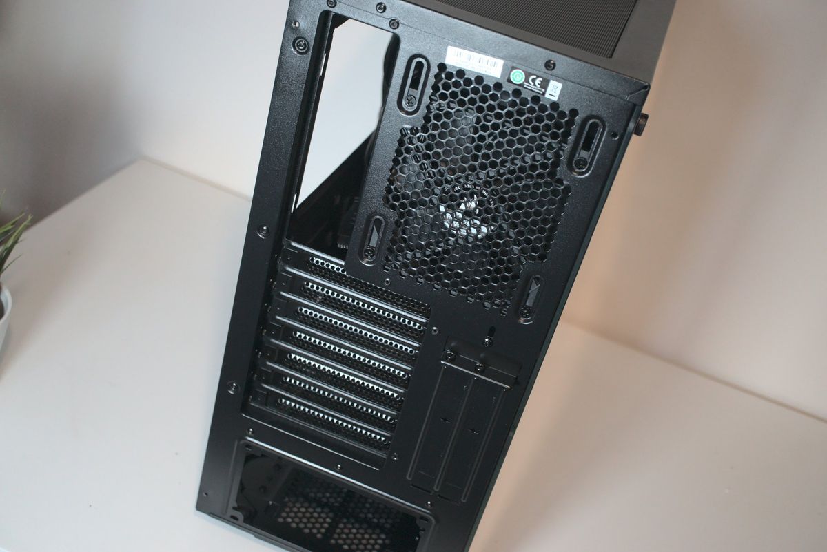 Corsair 275R Airflow
