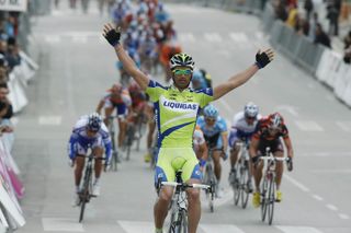 Daniele Bennati wins stage three