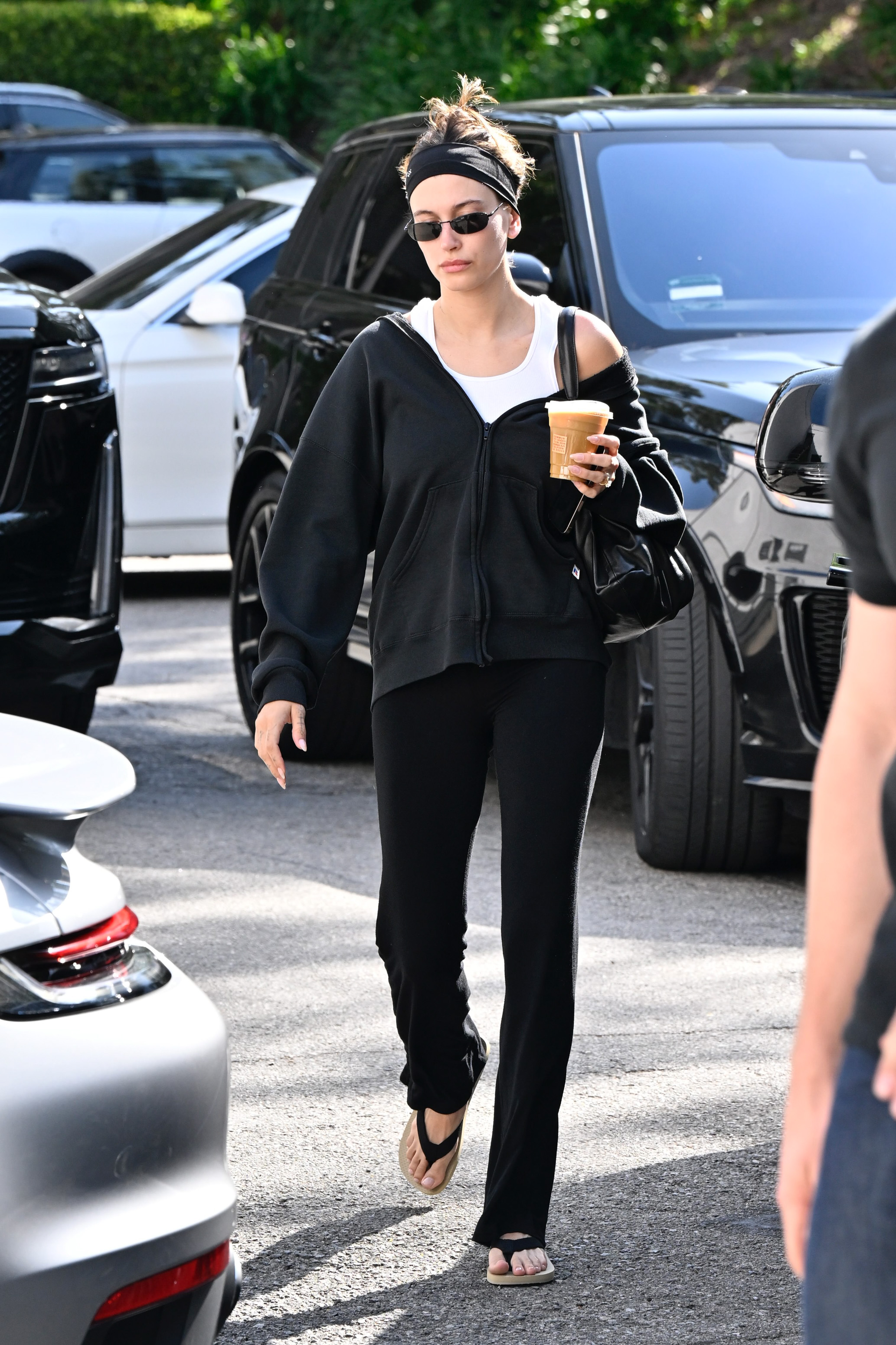 An image of Hailey Bieber wearing the best flip flops.