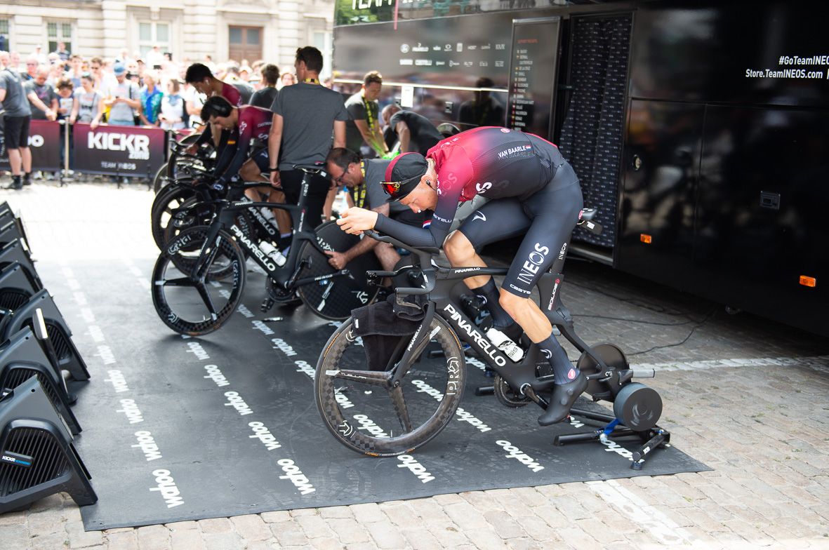 Dylan Van Baarle warms up ahead of the stage