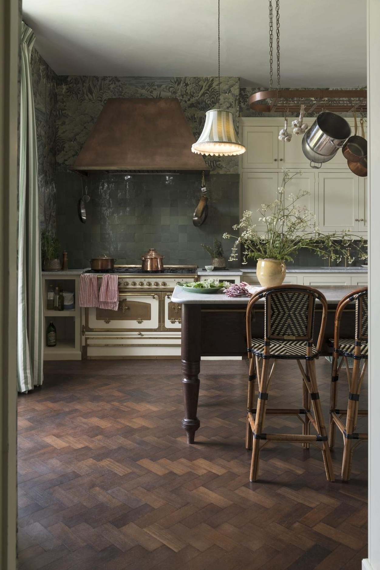 Traditional kitchen with green tiles and green wallpaper