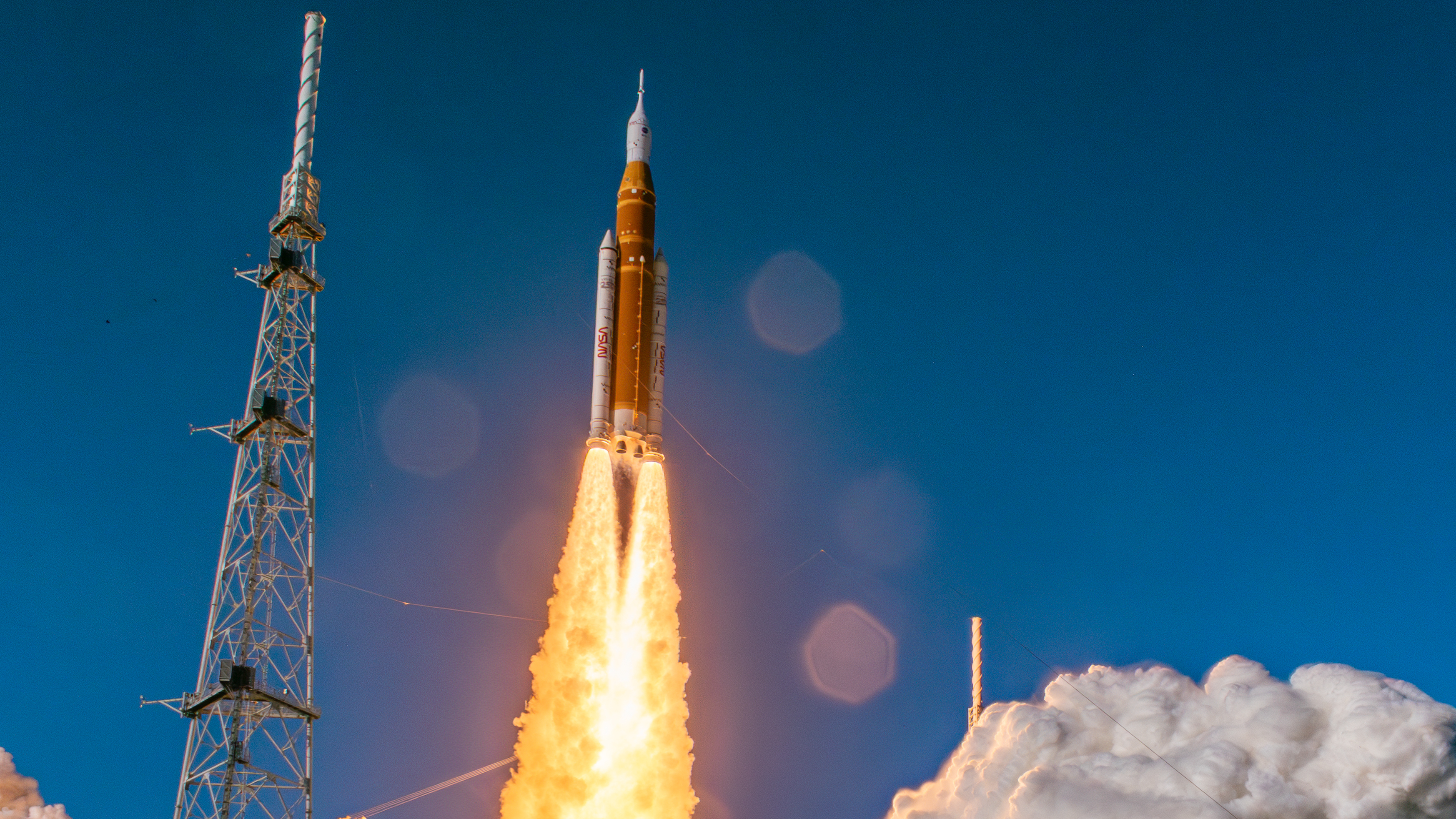 Photos of the Artemis 2 rocket launch.