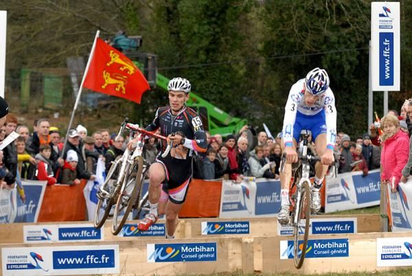 Steve Chainel (FDJ-Big Mat) over the barriers and Aur&eacute;lien Duval (UV Aube)