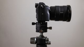 Sony A7 RIII attached to a Leofoto LH-40GR Ball Head in front of a white wall