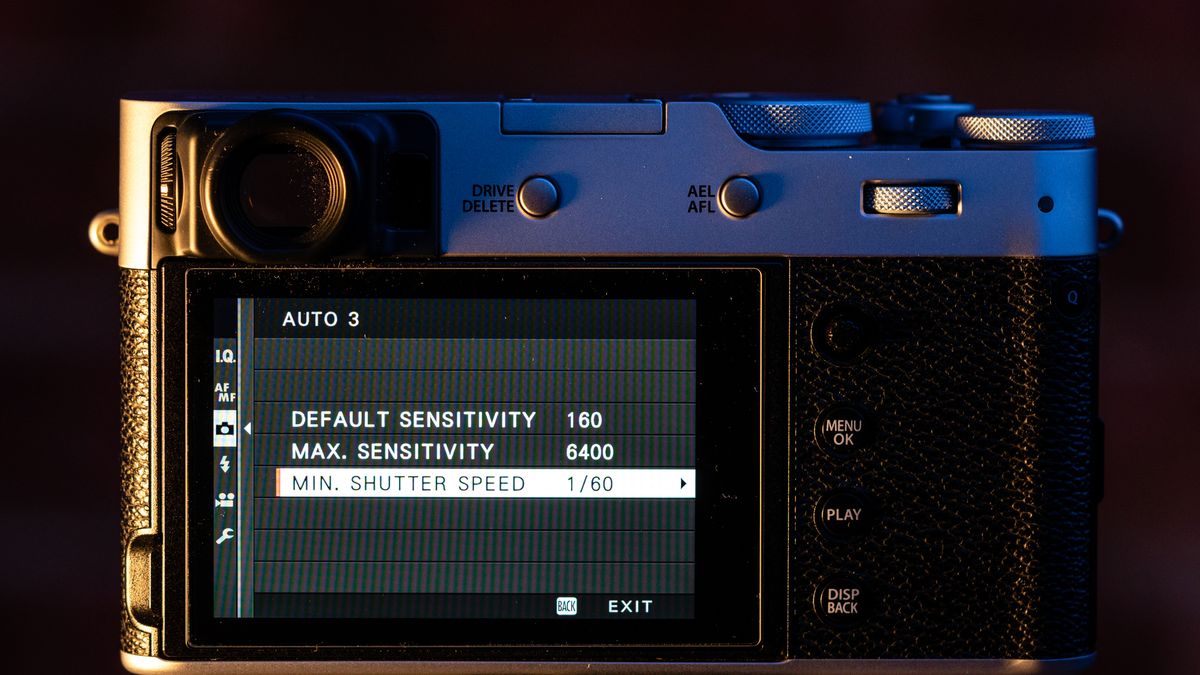A camera screen showing exposure settings