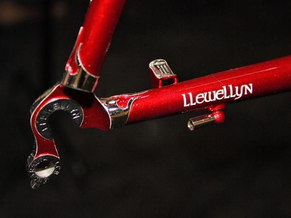 Darrell McCulloch's Llewellyn frames never cease to amaze us. Check out the detailing in just this tiny area.
