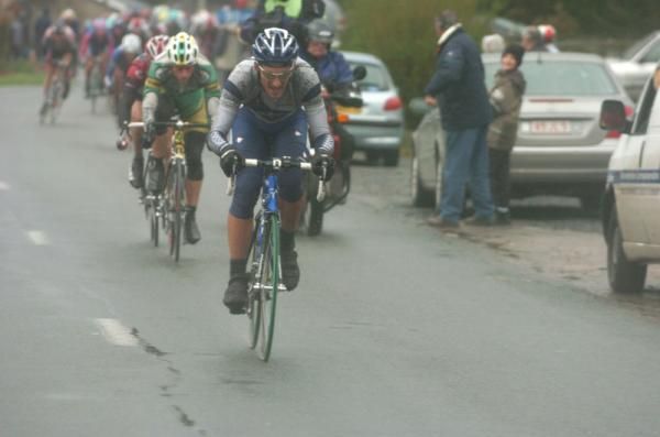 Fabian Cancellara (Fassa Bortolo) goes on the attack in the rain