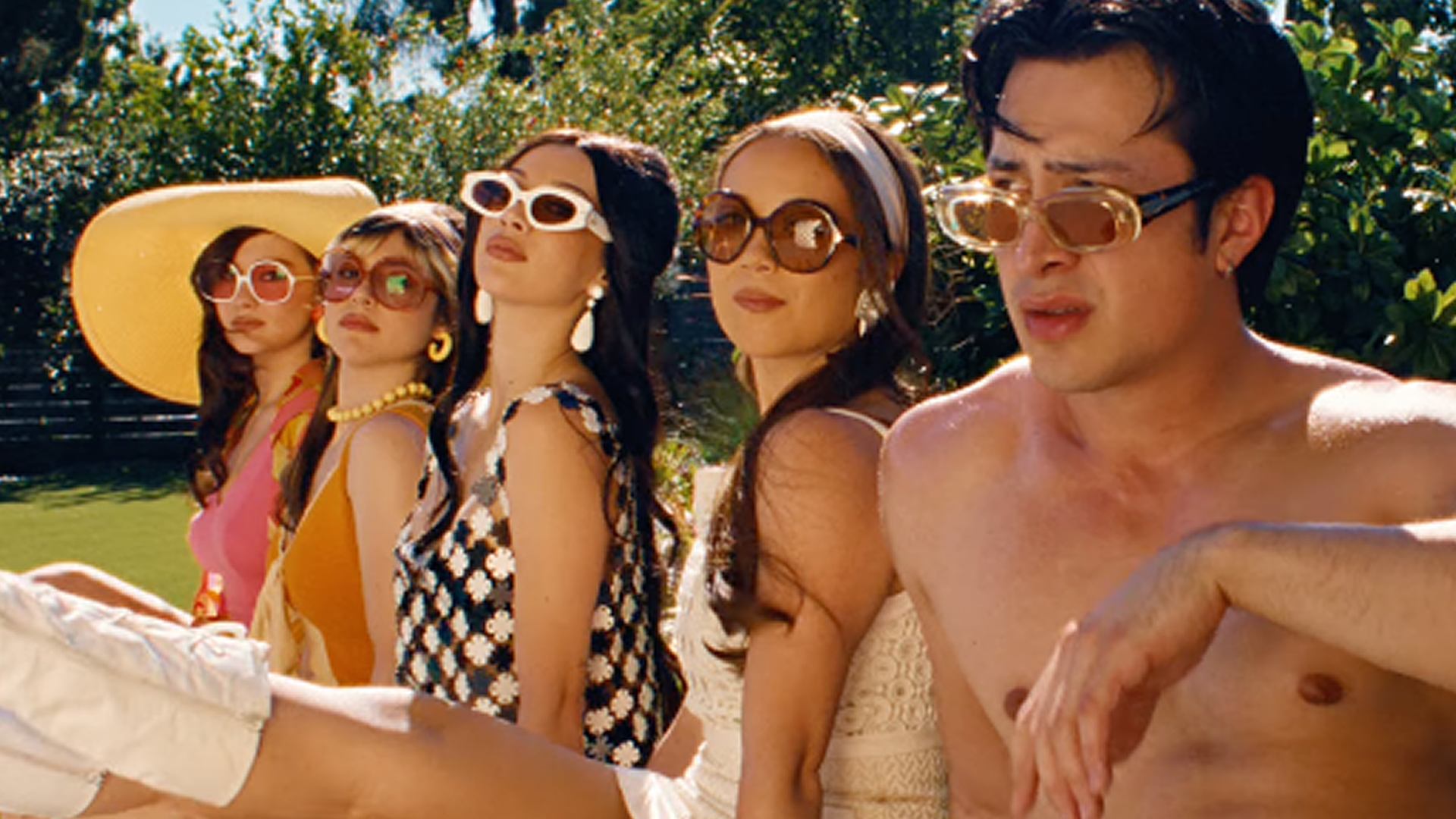 Laufey dropped her "Madwoman" music video, starring Lola Tung, Alysa Liu, and Hudson Williams in '60s-inspired mod outfits