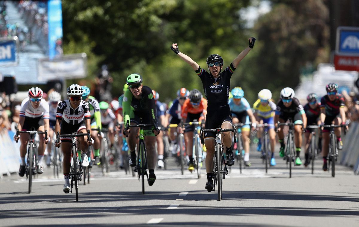 Giorgia Bronzini (Wiggle High5) sprints to stage 4 success