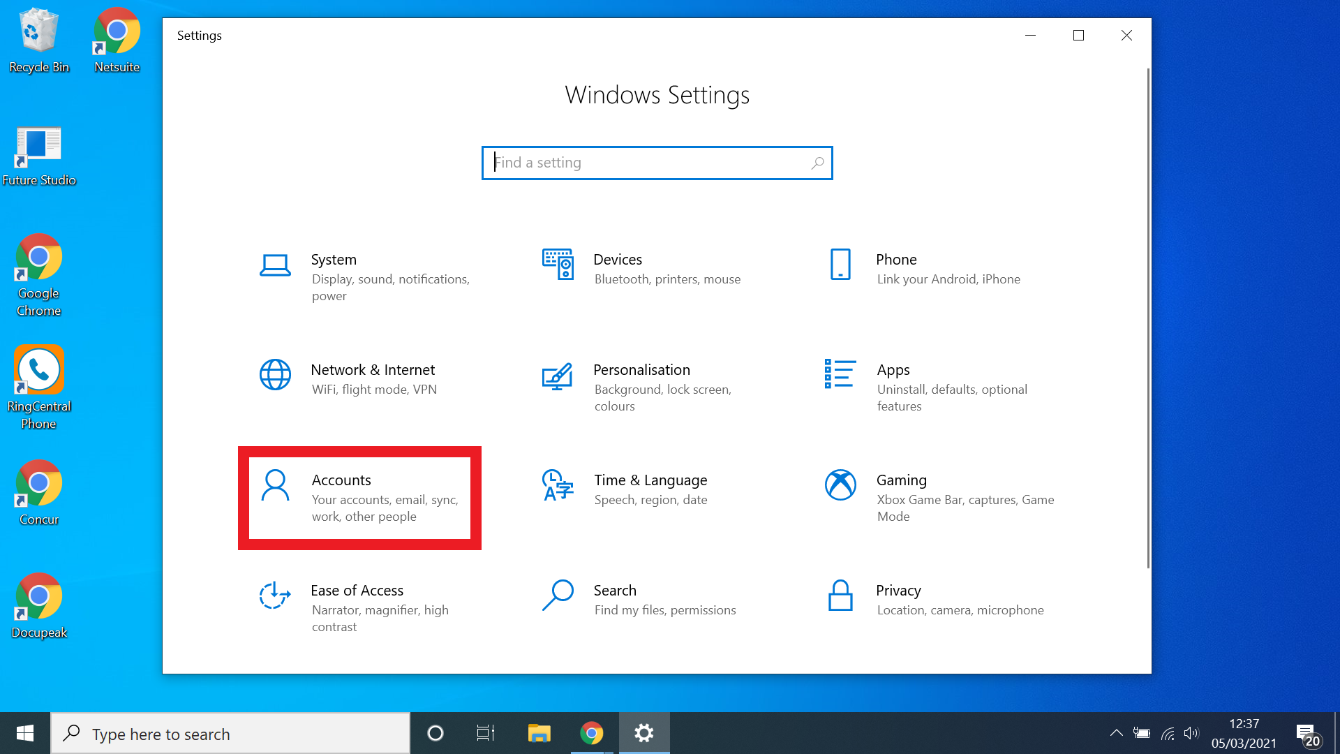 Как изменить пароль в Windows 10 - выберите учетные записи