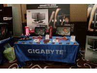 ViewSonic is the display sponsor for this Overclocking Match.