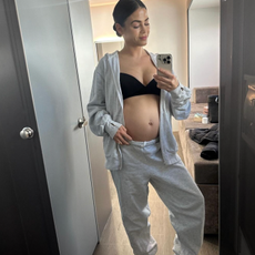 Jenna Dewan shows off her baby bump