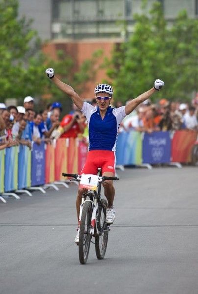 Julien Absalon celebrates his win.
