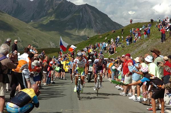 The lead group crests the Petit Bernard