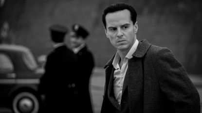 andrew scott as tom ripley, standing near two police officers, in 'ripley'