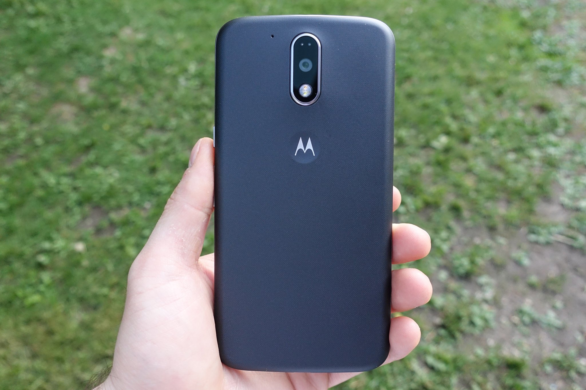 Moto G4 and Moto G4 Plus receiving Android Nougat update in India again