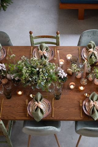 New Year table decor with fresh flowers by Philippa Craddock