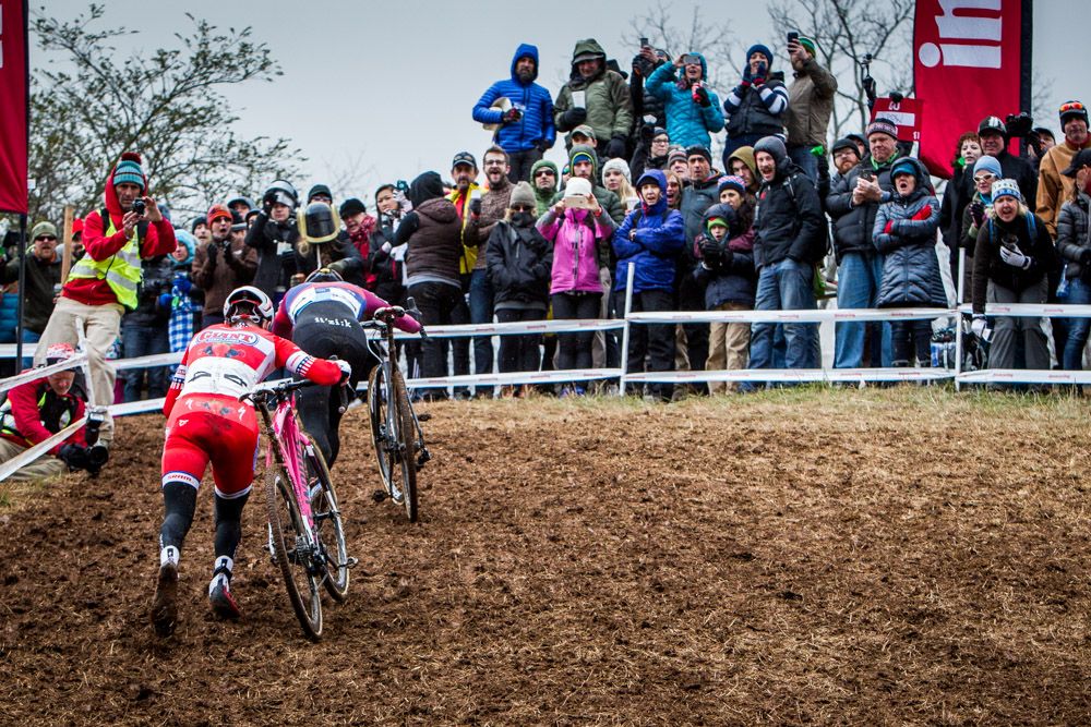 Logan Owen (Cal Giant) chases Jeremy Powers (Aspire Racing) up Heckle Hill