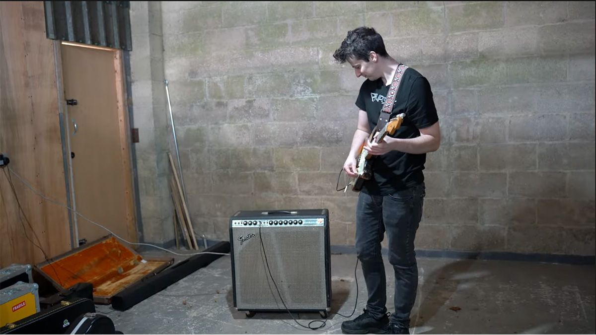 Pedal Pawn&#039;s Chris King Robinson demos a &#039;70s Fender Super Reverb in an empty warehouse