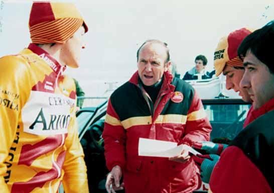 Some last words of advice from Giancarlo Ferretti for his Ariostea riders in Recanati in 1987.