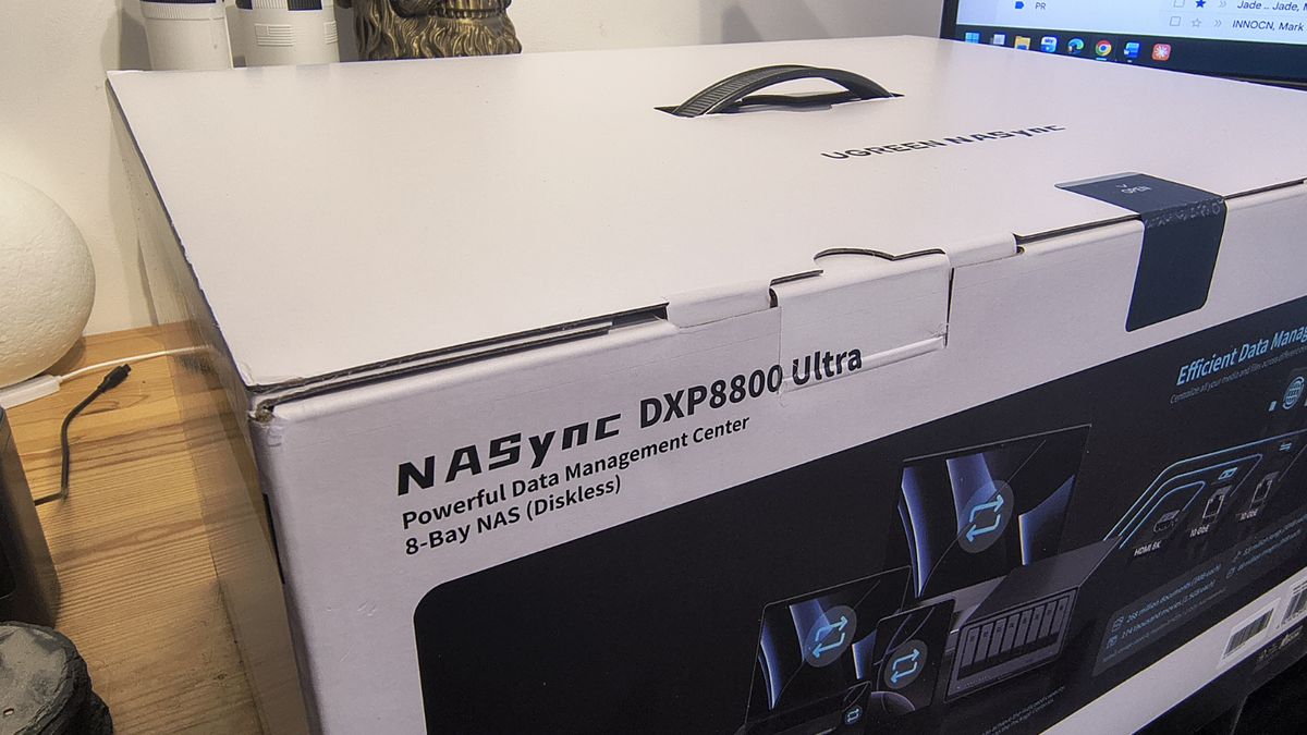 Ugreen NASync DXP8800 Ultra