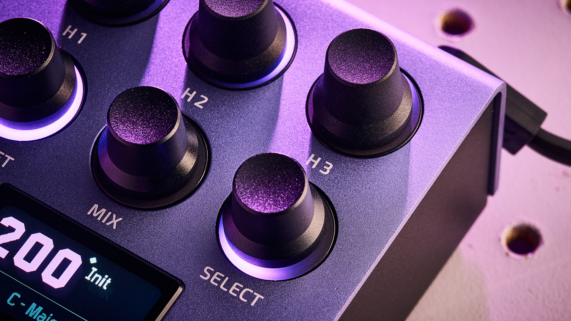 Hotone Freqlux Tri-Pitch pedal review