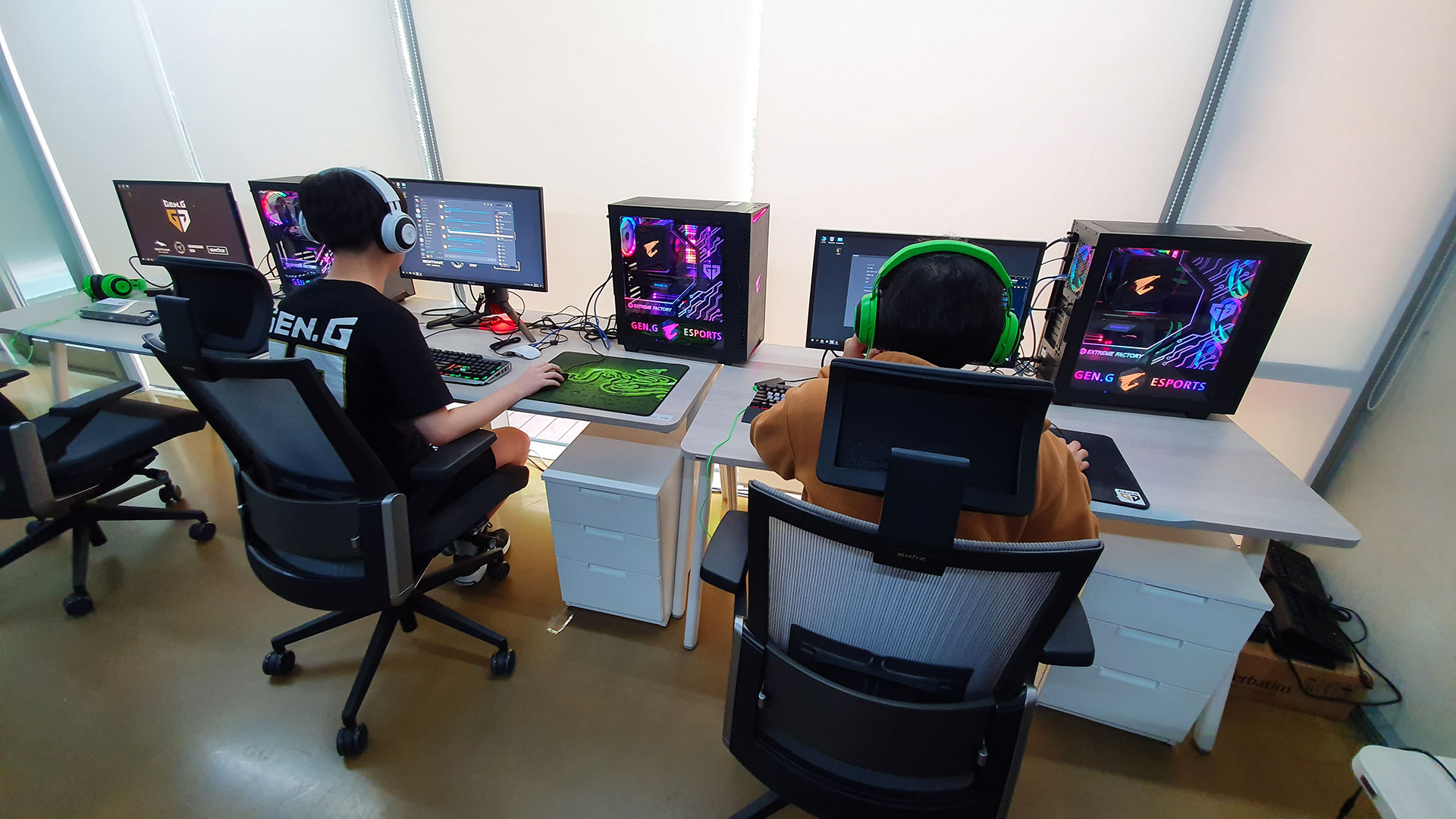 The Day In The Life Of A Professional Esports Player