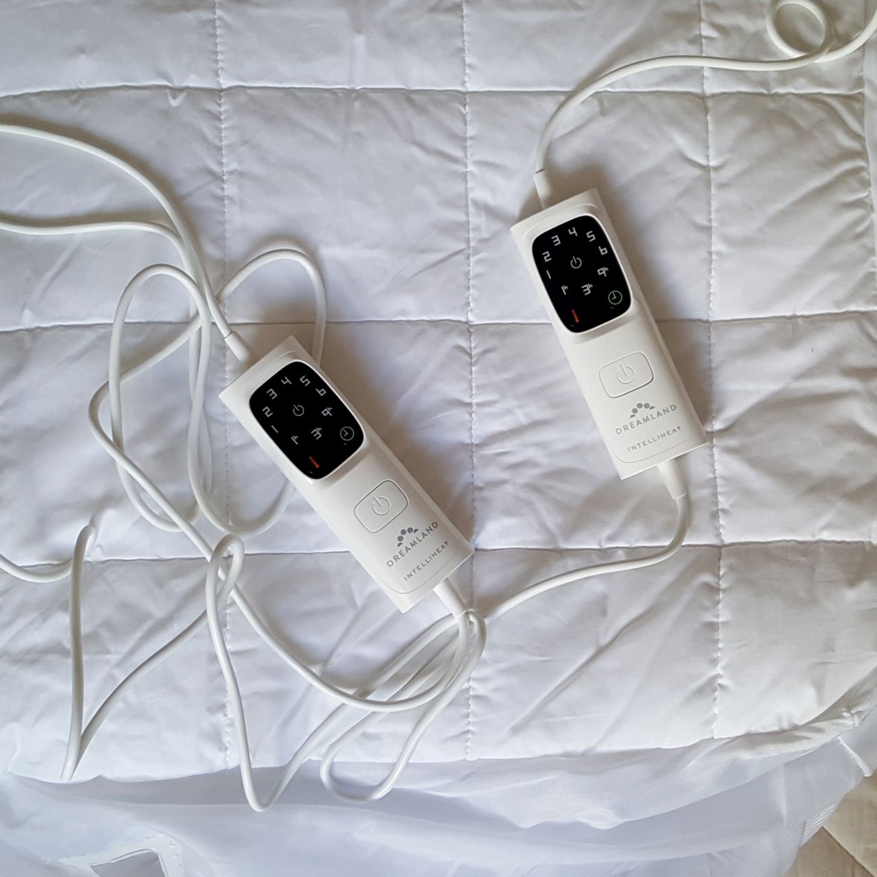 The dual controls of the Dreamland Snowed In Dual Control Heated Mattress Protector