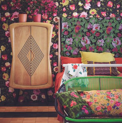 boho bedroom ideas with floral patterned wallpaper and bedding