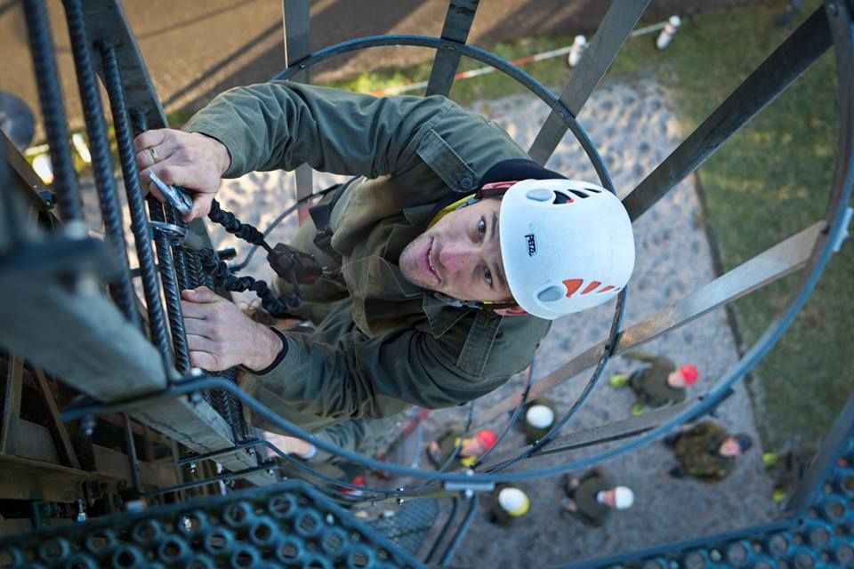 Maarten Tjallingii climbing up a ladder