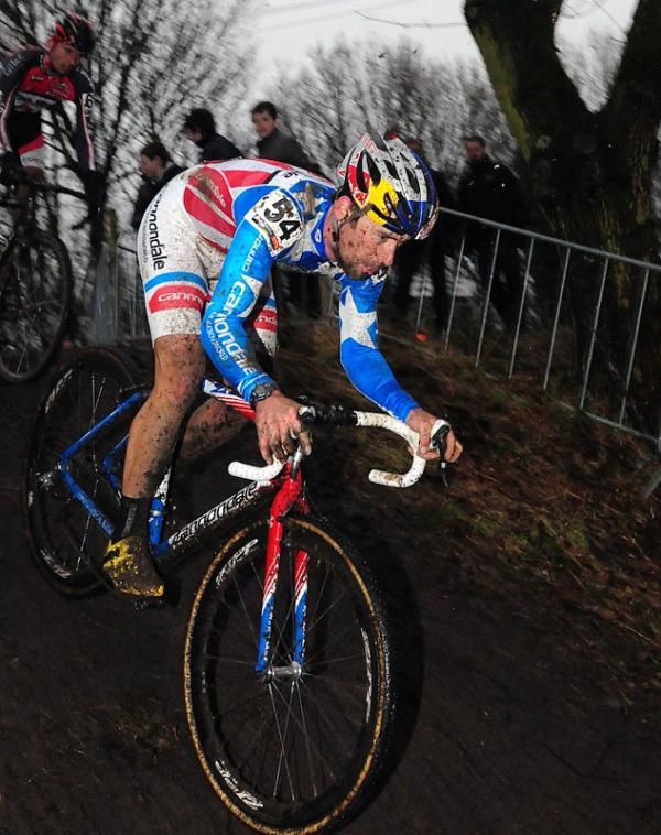 American champion Tim Johnson (Cannondale - Cyclocrossworld.com) descending.